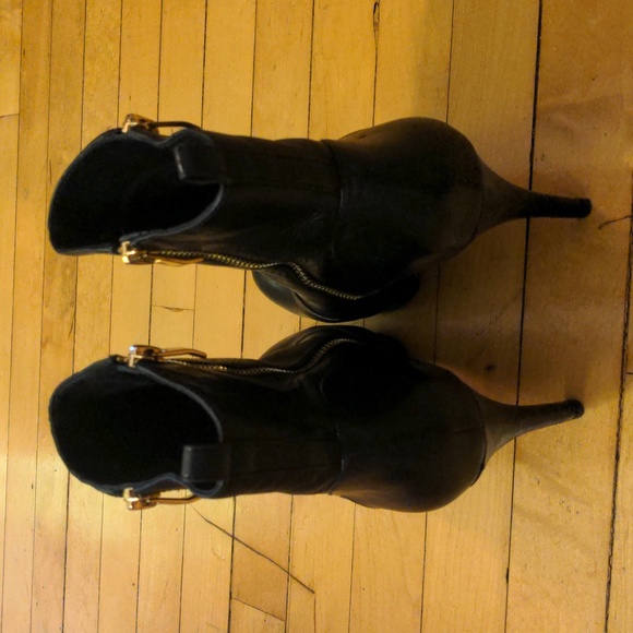 Vince Camuto size 8.5 leather heeled zipper booties - Picture 4 of 15